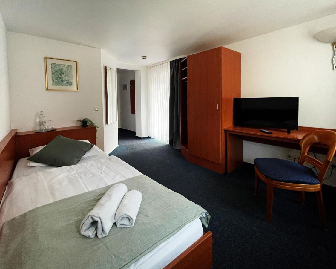 Hotel Am Malerwinkel Вертгейм Экстерьер фото