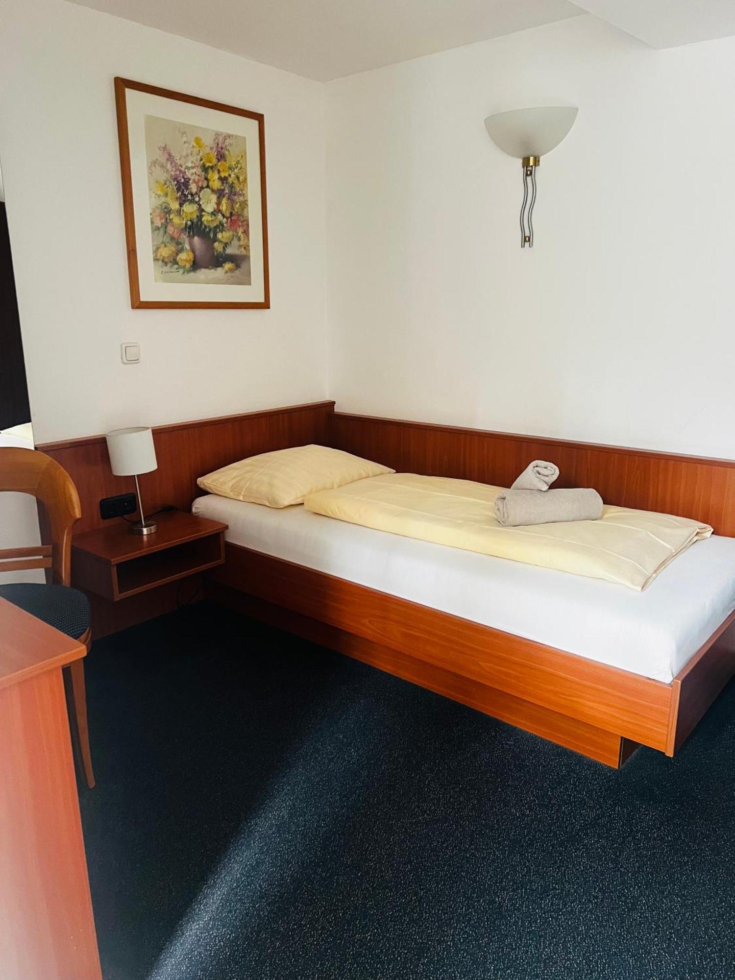 Hotel Am Malerwinkel Вертгейм Экстерьер фото